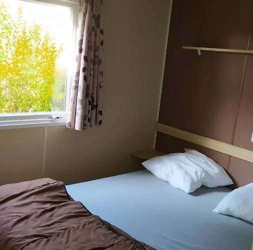 Nocleg ze śniadaniem Le Clos De Banes 3*