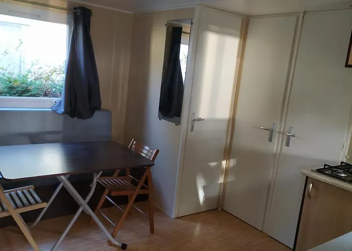 Nocleg ze śniadaniem Le Clos De Banes 3*