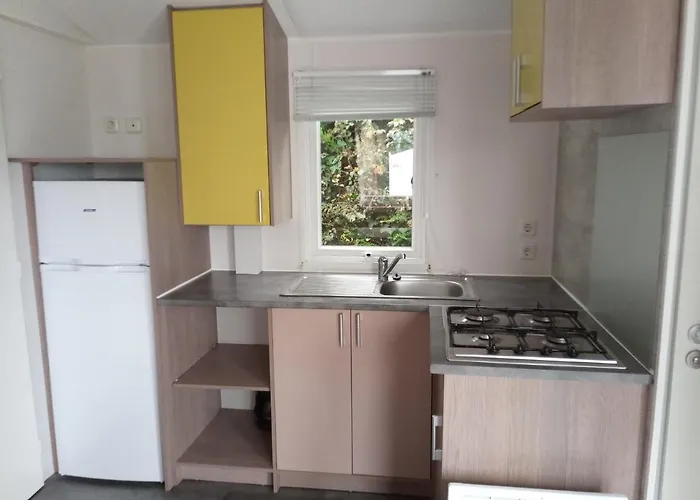 Nocleg ze śniadaniem Le Clos De Banes 3*