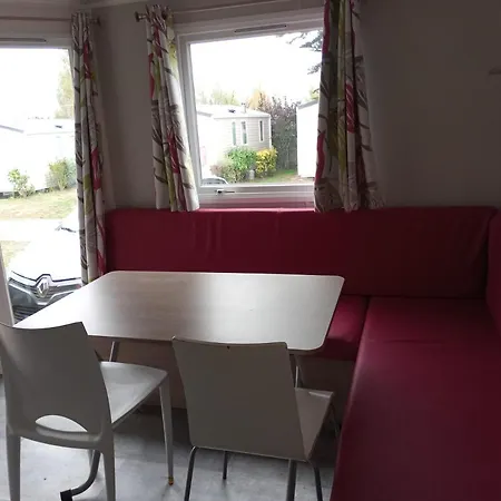 Le Clos De Banes Bed and Breakfast