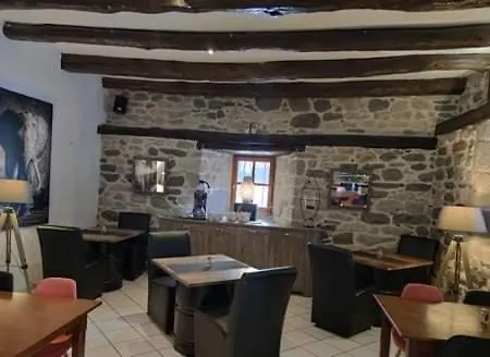 Le Clos De Banes Bed and Breakfast