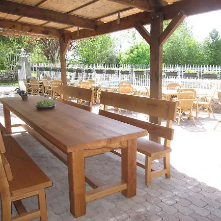 Le Clos De Banes 3*